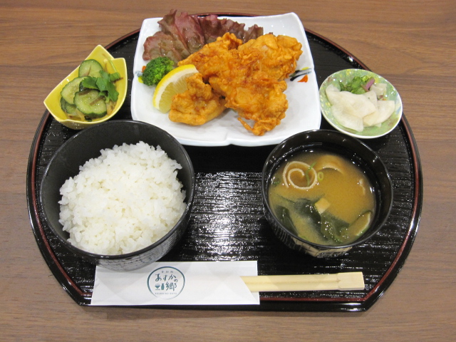 からあげ定食(980円)