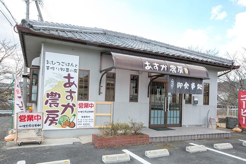 外観 お店の前に駐車場がございます